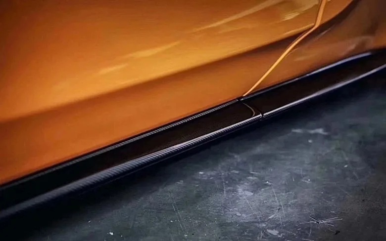 High Quality Fast Delivery Whole Sale Price Dry Carbon Fiber OEM Style Side Skirt Body Kits for GT